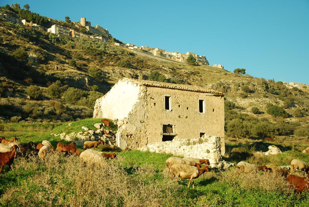 Experience Il Paesino Licodia Eubea Exterior foto