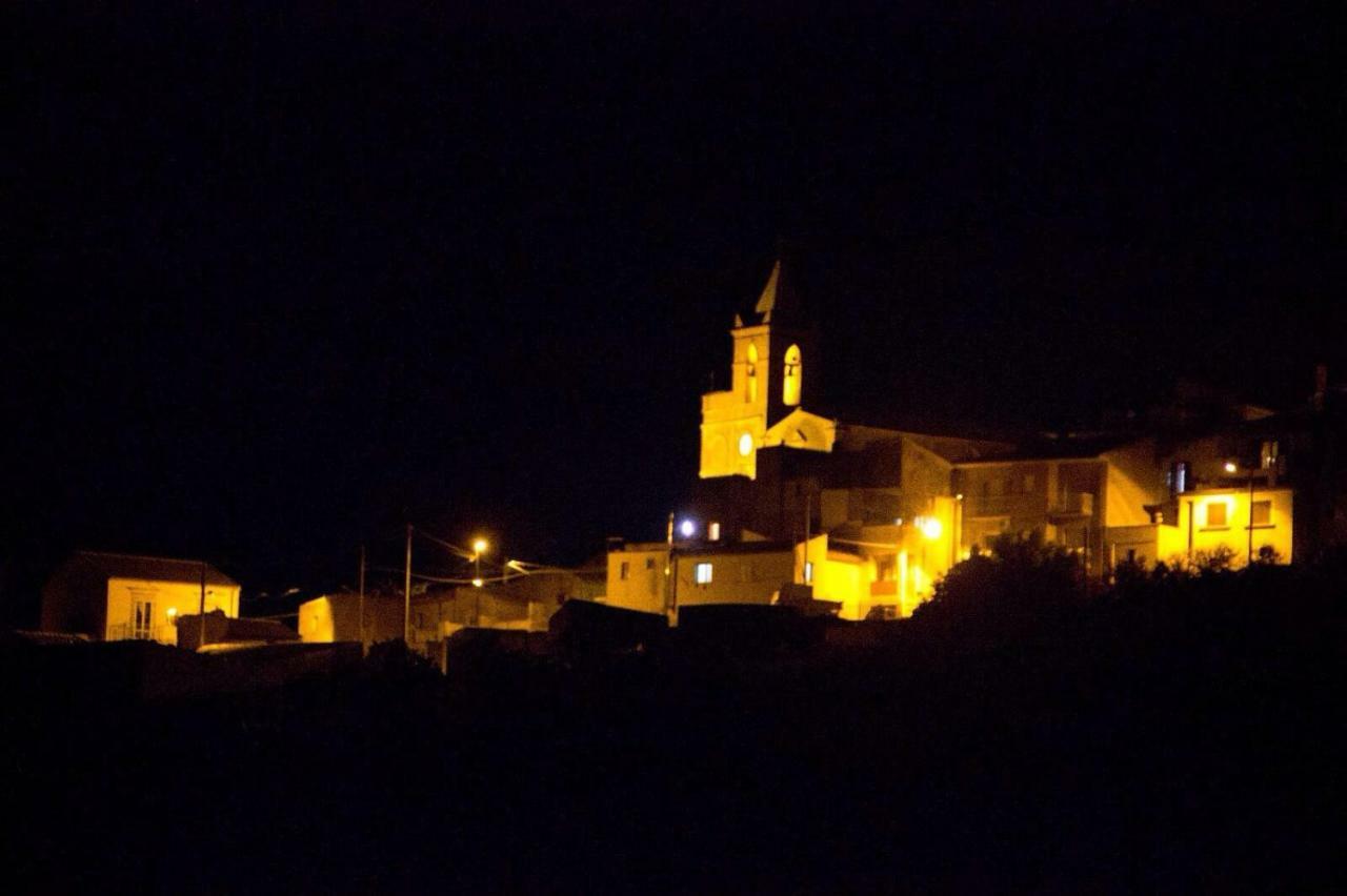 Experience Il Paesino Licodia Eubea Exterior foto