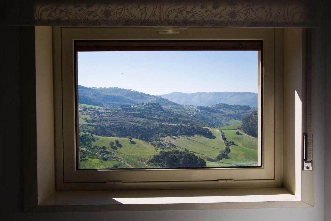 Experience Il Paesino Licodia Eubea Exterior foto
